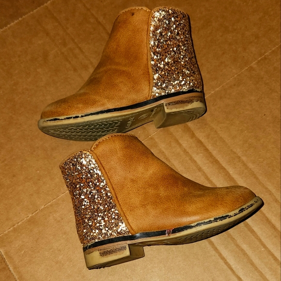 Size 5 toddler boots - Picture 2 of 4